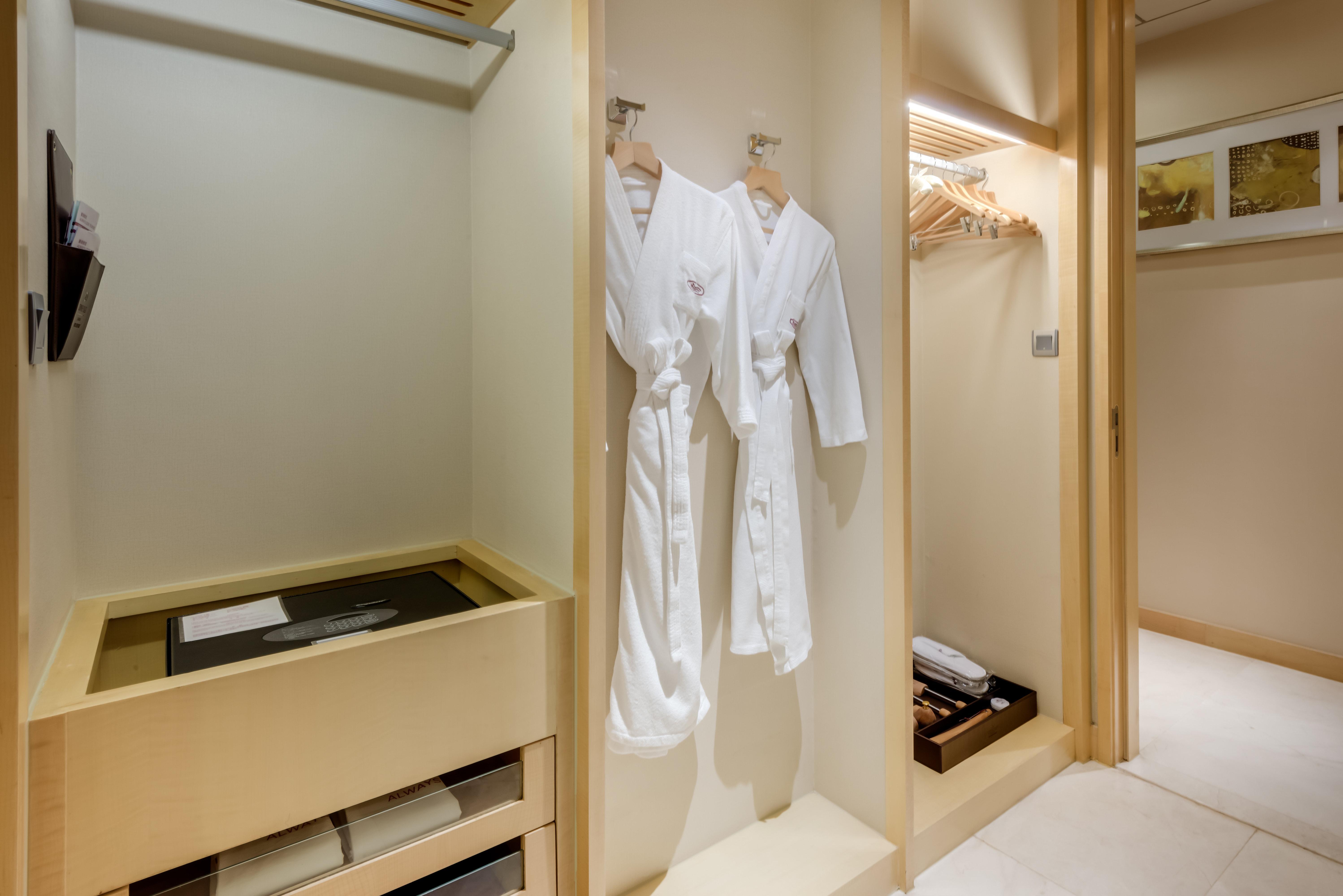 Отель Crowne Plaza Xiangyang By Ihg Экстерьер фото