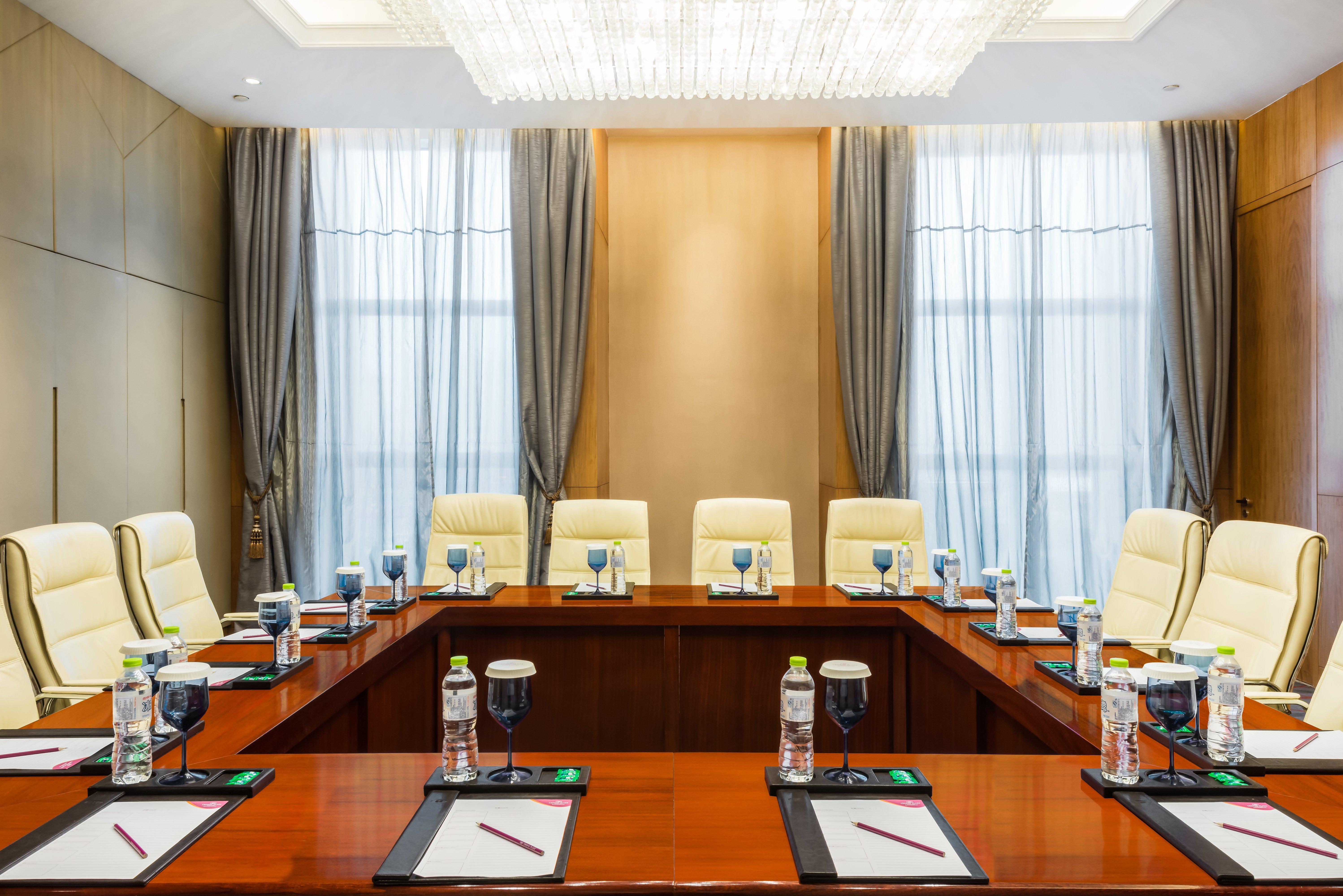 Отель Crowne Plaza Xiangyang By Ihg Экстерьер фото