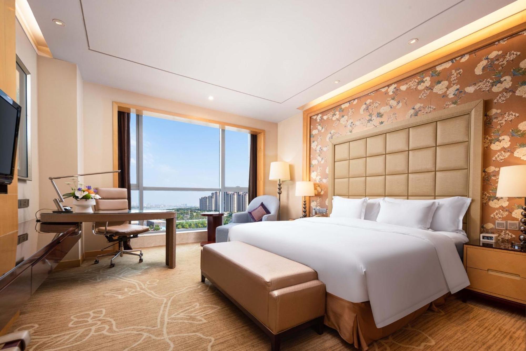 Отель Crowne Plaza Xiangyang By Ihg Экстерьер фото