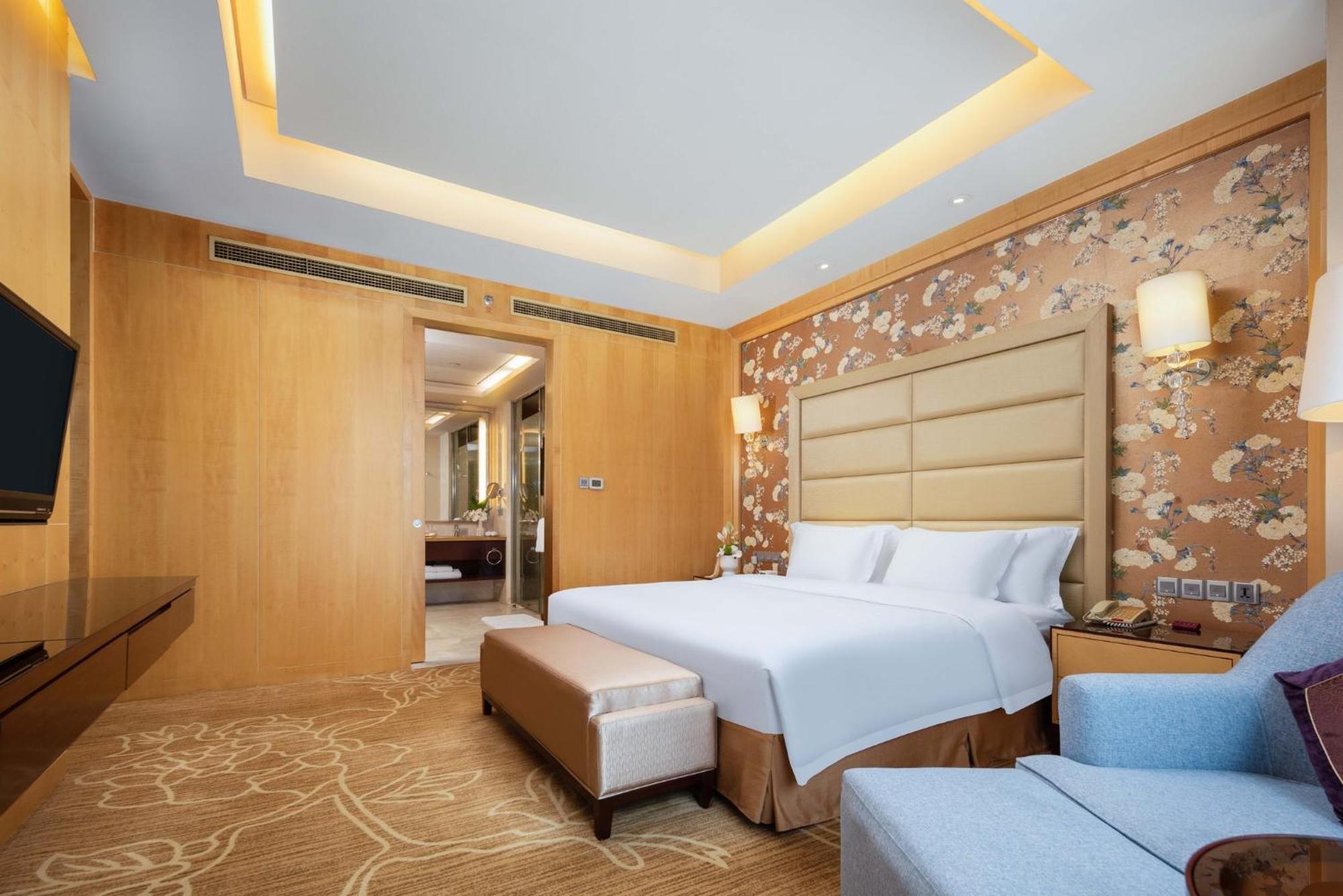 Отель Crowne Plaza Xiangyang By Ihg Экстерьер фото